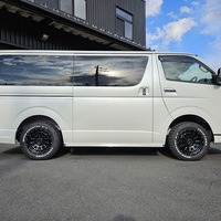 3670　令和4年式　ハイエース　スーパーGL　ダークプライムⅡ　4WD　2800cc　ディーゼル車　5人乗り　4500kmのサムネイル