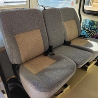 3870　ハイエース　DX　2WD　2800cc　ディーゼル車　3人乗り　2万kmのサムネイル