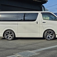 3882　令和3年式　ハイエース　スーパーGL　ダークプライムⅡ　2WD　2000cc　ガソリン車　5人乗り　1.4万kmのサムネイル