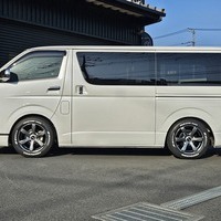 3882　令和3年式　ハイエース　スーパーGL　ダークプライムⅡ　2WD　2000cc　ガソリン車　5人乗り　1.4万kmのサムネイル