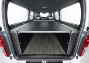 HIACE S-GL COMPLETE「ATTICS VAN」VAN　1or4ナンバー　5人乗りのサムネイル
