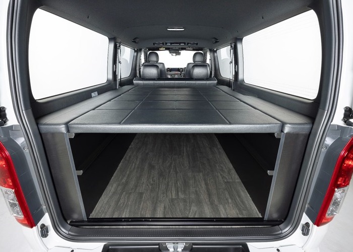 HIACE S-GL COMPLETE「ATTICS VAN」VAN　1or4ナンバー　5人乗りのサムネイル