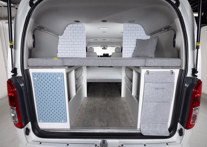 HIACE WAGON GL  COMPLETE 「NOMADIC WAGON」WAGON　8ナンバー　5人乗りのサムネイル
