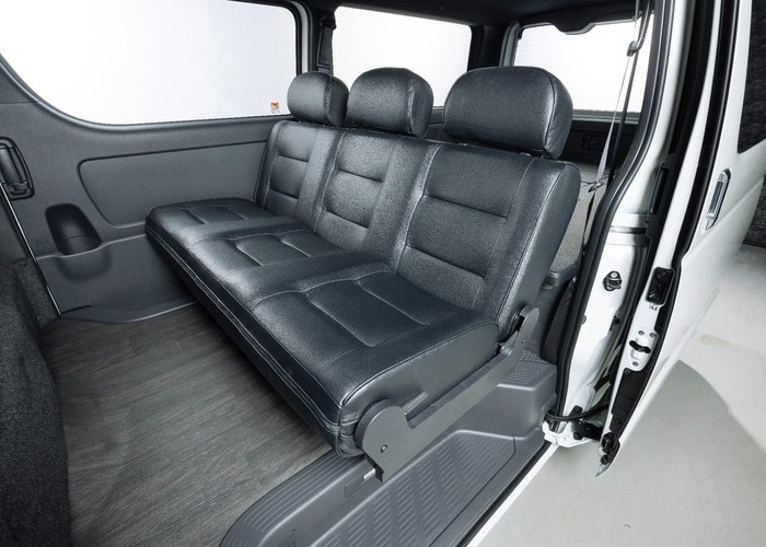 HIACE VAN  S-GL  COMPLETE  「BEACH CRUISER」VAN　8ナンバー　5人乗りのサムネイル