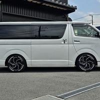 3703　令和4年式　ハイエース　スーパーGL　2WD　2000cc　ガソリン車　8人乗り8ナンバー登録車　0.9万kmのサムネイル
