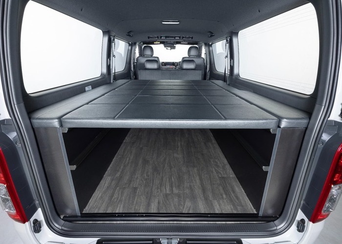HIACE S-GL COMPLETE「ATTICS VAN」VAN　1or4ナンバー　5人乗りのサムネイル