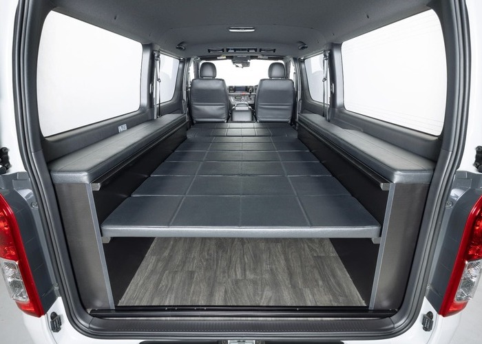 HIACE S-GL COMPLETE「ATTICS VAN」VAN　1or4ナンバー　5人乗りのサムネイル