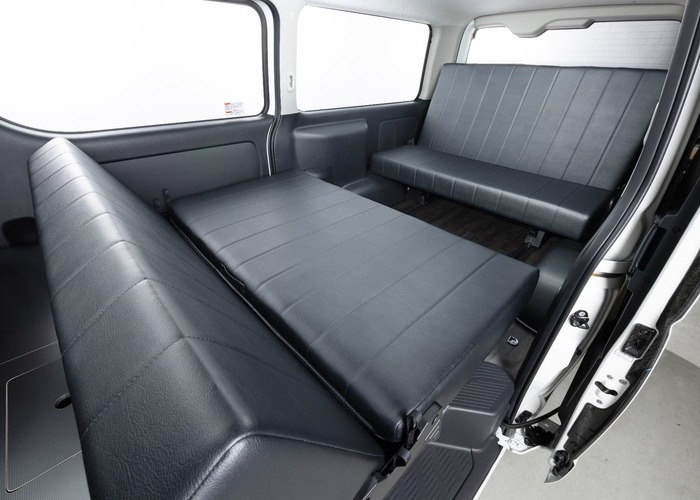 HIACE S-GL COMPLETE「UNITY VAN」VAN　8ナンバー　8人乗りのサムネイル