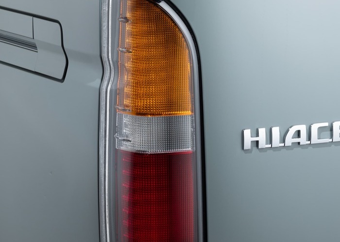 HIACE S-GL COMPLETE「CLASSIC GEAR」VAN　1or4ナンバー　5人乗りのサムネイル
