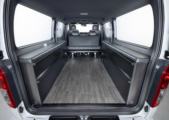 HIACE S-GL COMPLETE「ATTICS VAN」VAN　1or4ナンバー　5人乗りのサムネイル