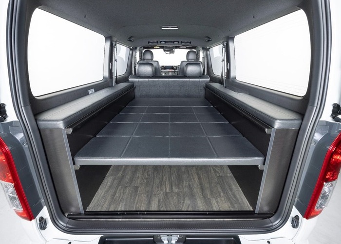 HIACE S-GL COMPLETE「ATTICS VAN」VAN　1or4ナンバー　5人乗りのサムネイル