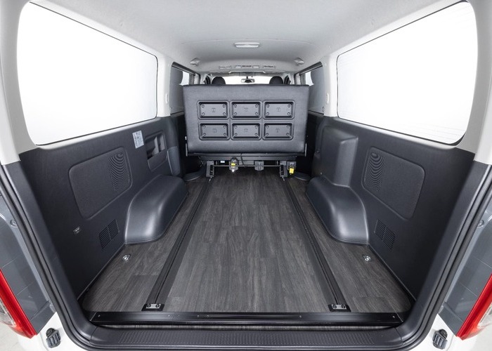 HIACE S-GL COMPLETE「UNITY VAN」VAN　8ナンバー　8人乗りのサムネイル