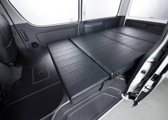 HIACE S-GL COMPLETE「UNITY VAN」VAN　8ナンバー　8人乗りのサムネイル