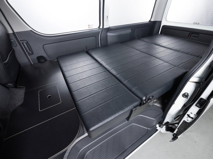 HIACE S-GL COMPLETE「UNITY VAN」VAN　8ナンバー　8人乗りのサムネイル