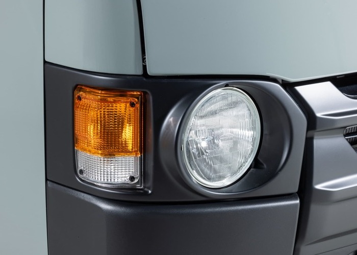 HIACE S-GL COMPLETE「CLASSIC GEAR」VAN　1or4ナンバー　5人乗りのサムネイル