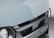 HIACE S-GL COMPLETE「CLASSIC GEAR」VAN　1or4ナンバー　5人乗りのサムネイル
