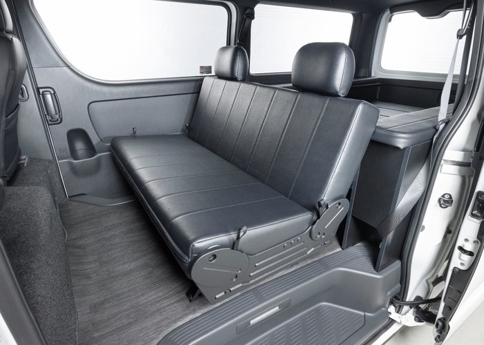 HIACE S-GL COMPLETE「ATTICS VAN」VAN　1or4ナンバー　5人乗りのサムネイル