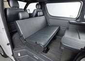 HIACE S-GL COMPLETE「ATTICS VAN」VAN　1or4ナンバー　5人乗りのサムネイル