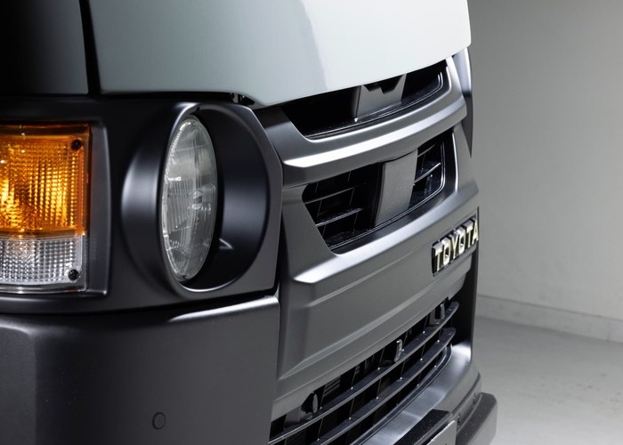 HIACE S-GL COMPLETE「CLASSIC GEAR」VAN　1or4ナンバー　5人乗りのサムネイル