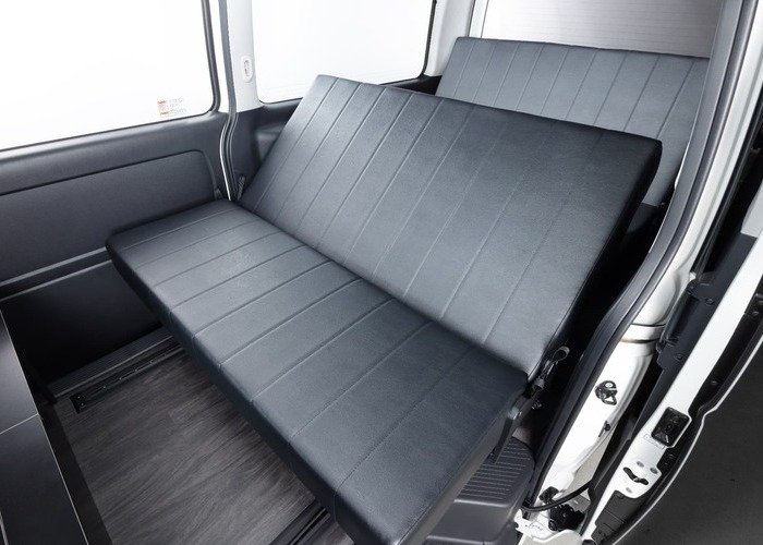 HIACE S-GL COMPLETE「UNITY VAN」VAN　8ナンバー　8人乗りのサムネイル