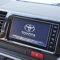 4121 令和4年式 ハイエース S-GL ダークプライムⅡ 2WD 2,000cc (ガソリン車) 5人乗車 7,400kmのサムネイル