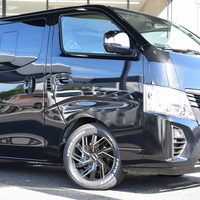 4182　登録済み未使用車　日産 キャラバン GRANDプレミアム GX 2WD 2,400CC (ディーゼル車) 5人乗り 12kmのサムネイル