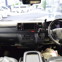 3932 令和6年式 ハイエース スーパーGL ダークプライムⅡ 2WD 2,000cc (ガソリン車) 5人乗車 5kmのサムネイル
