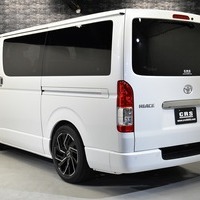 4200 CRSコンプリート ハイエース スーパーGL 2WD 2,000CC ガソリン車 5人乗りのサムネイル