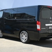 3673【内装架装車】令和5年式 キャラバン プレミアムGX 2,400㏄ ディーゼル車 1,054kmのサムネイル