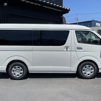 ファインテックツアラー　ハイエース　ワゴンGL　2WD　2700cc　ガソリン車　10人乗りのサムネイル