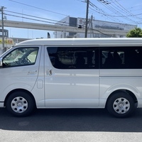 ファインテックツアラー　ハイエース　ワゴンGL　2WD　2700cc　ガソリン車　10人乗りのサムネイル