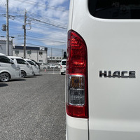 4201　令和5年式　ハイエース　スーパーGL　2WD　2000cc　ガソリン車　5人乗り　50kmのサムネイル