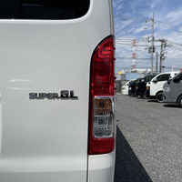 4201　令和5年式　ハイエース　スーパーGL　2WD　2000cc　ガソリン車　5人乗り　50kmのサムネイル