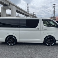 4356　令和4年式　ハイエース　スーパーGL　ダークプライムⅡ　2WD　2800cc　ディーゼル車　5人乗り　1.2万kmのサムネイル