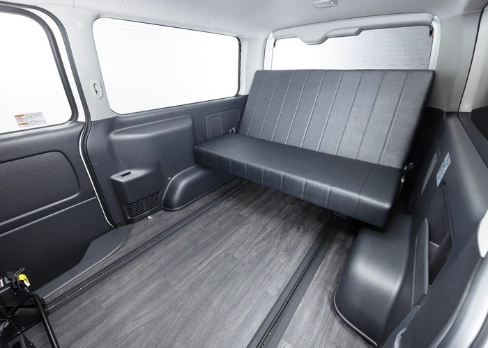 HIACE S-GL COMPLETE「UNITY VAN」VAN　8ナンバー　8人乗りのサムネイル