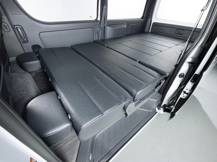 HIACE VAN  S-GL  COMPLETE  「BEACH CRUISER」VAN　8ナンバー　5人乗りのサムネイル