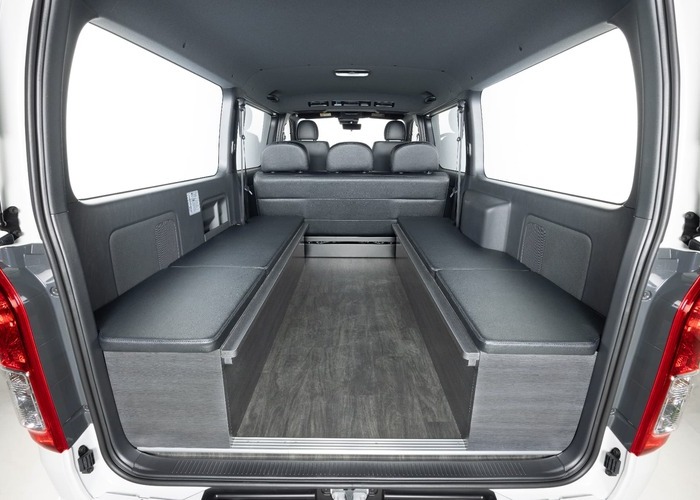 HIACE VAN  S-GL  COMPLETE  「BEACH CRUISER」VAN　8ナンバー　5人乗りのサムネイル