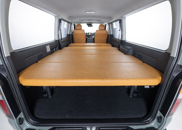 HIACE S-GL COMPLETE「CLASSIC GEAR」VAN　1or4ナンバー　5人乗りのサムネイル