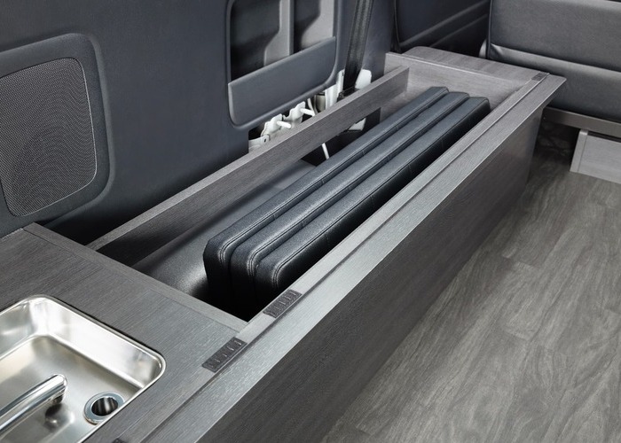 HIACE WAGON GL  COMPLETE 「Bed Kit Ⅲ」WAGON　8ナンバー　8人乗りのサムネイル
