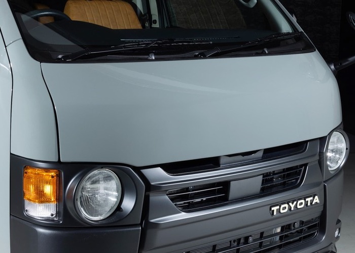 HIACE S-GL COMPLETE「CLASSIC GEAR」VAN　1or4ナンバー　5人乗りのサムネイル