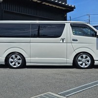 4259　令和5年式　ハイエース　スーパーGL　ダークプライムⅡ　2WD　2000cc　ガソリン車　5人乗り　900kmのサムネイル