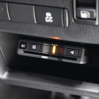 4220 キャラバン GRANDプレミアム GX 2WD 2,000cc (ガソリン車) 5人乗車のサムネイル