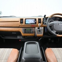 3395 平成27年式 ハイエース スーパーGL 2WD 2,000cc (ガソリン車) 5人乗車 8.6万kmのサムネイル