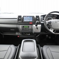 4135 平成28年式 ハイエース スーパーGL DP 2WD 2,000cc (ガソリン車) 5人乗車 9.6万kmのサムネイル
