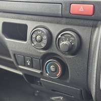 4189　オリジナルコントラストPKG　ハイエース　DX　2WD　2800cc　ディーゼル車　6人乗りのサムネイル