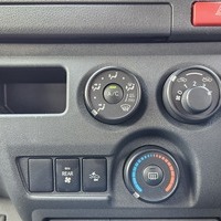 4437　平成31年式　ハイエース　DX　2WD　2000cc　ガソリン車　6人乗り　5.4万kmのサムネイル
