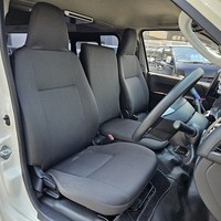 4437　平成31年式　ハイエース　DX　2WD　2000cc　ガソリン車　6人乗り　5.4万kmのサムネイル