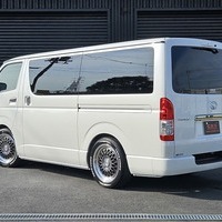 4073　令和6年式　ハイエース　スーパーGL　ダークプライムⅡ　2WD　2000cc　ガソリン車　5人乗り　10kmのサムネイル