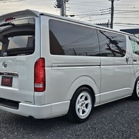 4592　平成30年式　ハイエース　スーパーGL　ダークプライム　2WD　2000cc　ガソリン車　5人乗り　12.3万kmのサムネイル