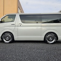 4073　令和6年式　ハイエース　スーパーGL　ダークプライムⅡ　2WD　2000cc　ガソリン車　5人乗り　10kmのサムネイル